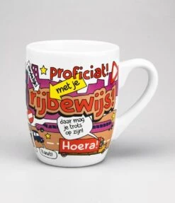 Paper Dreams Mok Cartoon-stijl Rijbewijs Keramiek 325ml Rood/wit -Serviesselectie Winkel 1034x1200 3