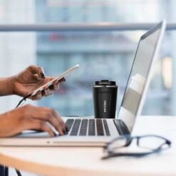 Volcan RVS Koffiebeker To Go - Thermosbeker - Theebeker - Coffee - Zwart 16 Volcan RVS Koffiebeker To Go - Thermosbeker - Theebeker - Coffee - Zwart -Serviesselectie Winkel 1199x1200 3