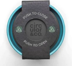 Circular&Co. Herbruikbare To Go Koffiebeker (rCUP) Crème/groen 12oz/340ml 20 Circular&Co. Herbruikbare To Go Koffiebeker (rCUP) Crème/groen 12oz/340ml -Serviesselectie Winkel 1200x1105 5