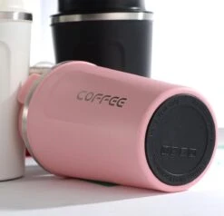 Thermosbeker - Koffiebeker To Go - Travel Mug - Dubbelwandig, RVS & Lekvrij - Thermosbeker Koffie - 380 ML – Roze 8 Thermosbeker - Koffiebeker To Go - Travel Mug - Dubbelwandig, RVS & Lekvrij - Thermosbeker Koffie - 380 ML – Roze -Serviesselectie Winkel 1200x1157 1