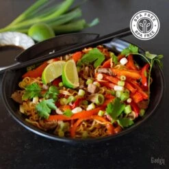 Gadgy Noodle Kom Set - 2 Kommen, 2 Paar Eetstokjes En 2 Lepels - Noodle Bowl - Japans Servies -Serviesselectie Winkel 1200x1200 476