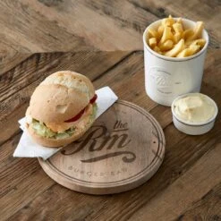Riviera Maison Serveerplank Rond Hout Voor Hamburger - Amsterdam Burger Bar Serving Board - Bruin - Mangohout - 1 Stuk -Serviesselectie Winkel 1200x1200 573