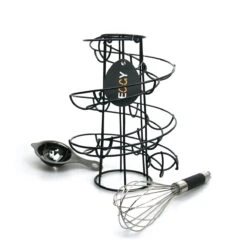 EGGY - Eierhouder - Eierrek Metaal Zwart - Eierrekje - Eierdoos - Eiermand - Eierschaal - Eieren Bewaren Incl. Garde En Eierscheider