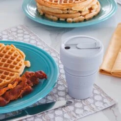 STOJO - Opvouwbare Beker - To Go - Grijs - 237ml - Herbruikbaar -Serviesselectie Winkel 1200x1200 772