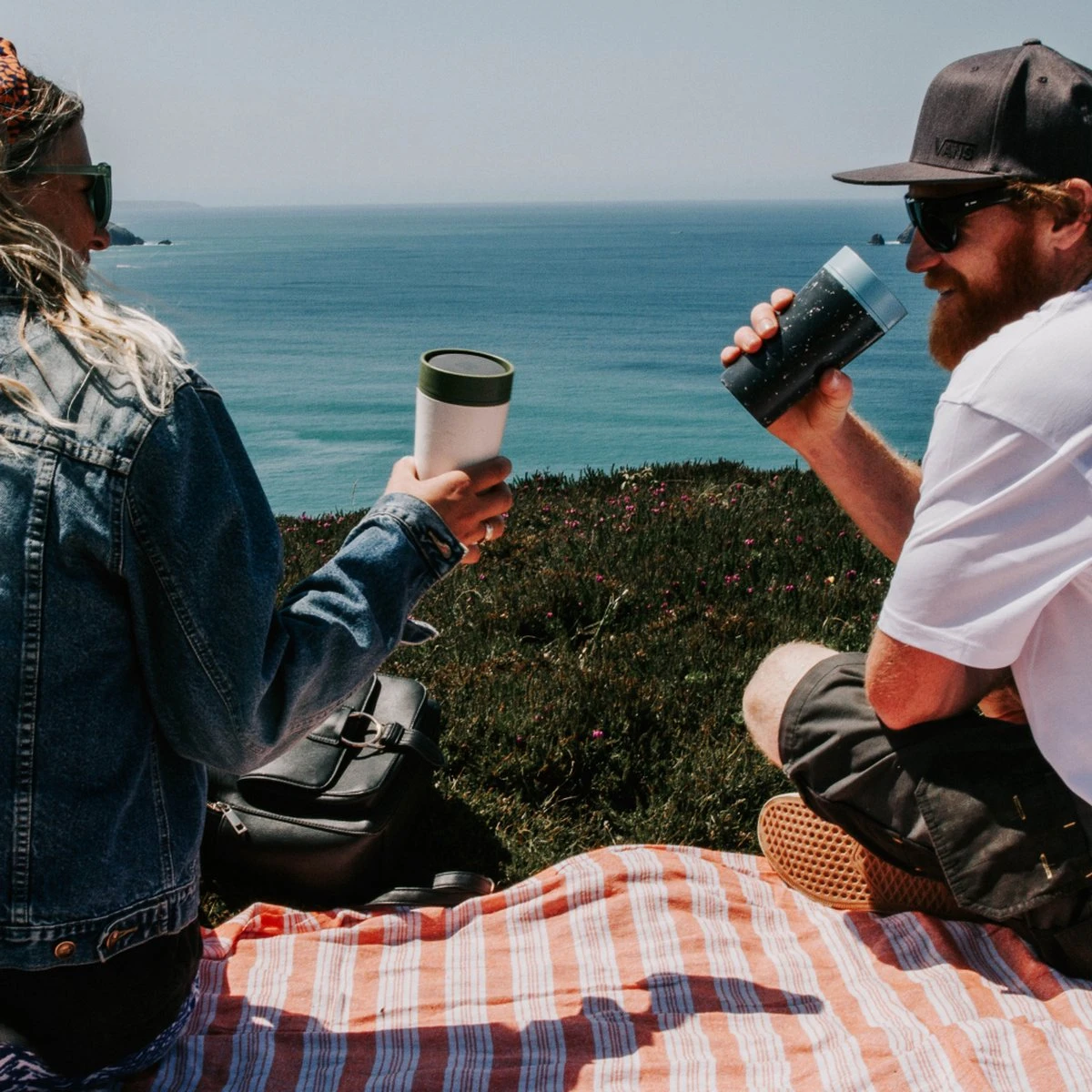 Circular&Co. Herbruikbare To Go Koffiebeker (rCUP) Zwart/roze 12oz/340ml 11 Circular&Co. Herbruikbare To Go Koffiebeker (rCUP) Zwart/roze 12oz/340ml - Afbeelding 11