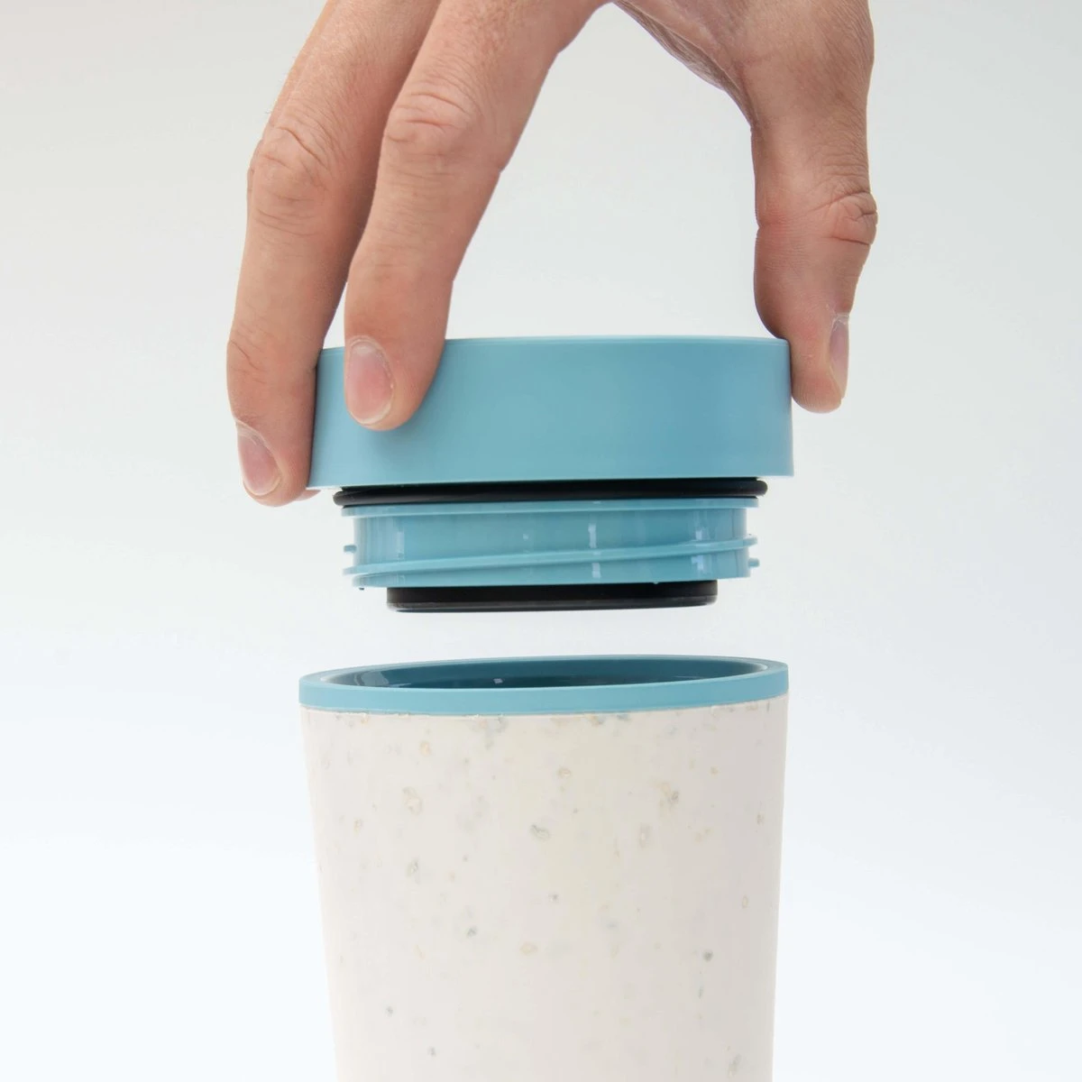 Circular&Co. Herbruikbare To Go Koffiebeker (rCUP) Zwart/blauw 8oz/227ml 6 Circular&Co. Herbruikbare To Go Koffiebeker (rCUP) Zwart/blauw 8oz/227ml - Afbeelding 6