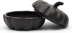 Riviera Maison Voorraadpot Met Deksel - Pumpkin Decoration Bowl - Zwart - Maat XL -Serviesselectie Winkel 1200x551 2