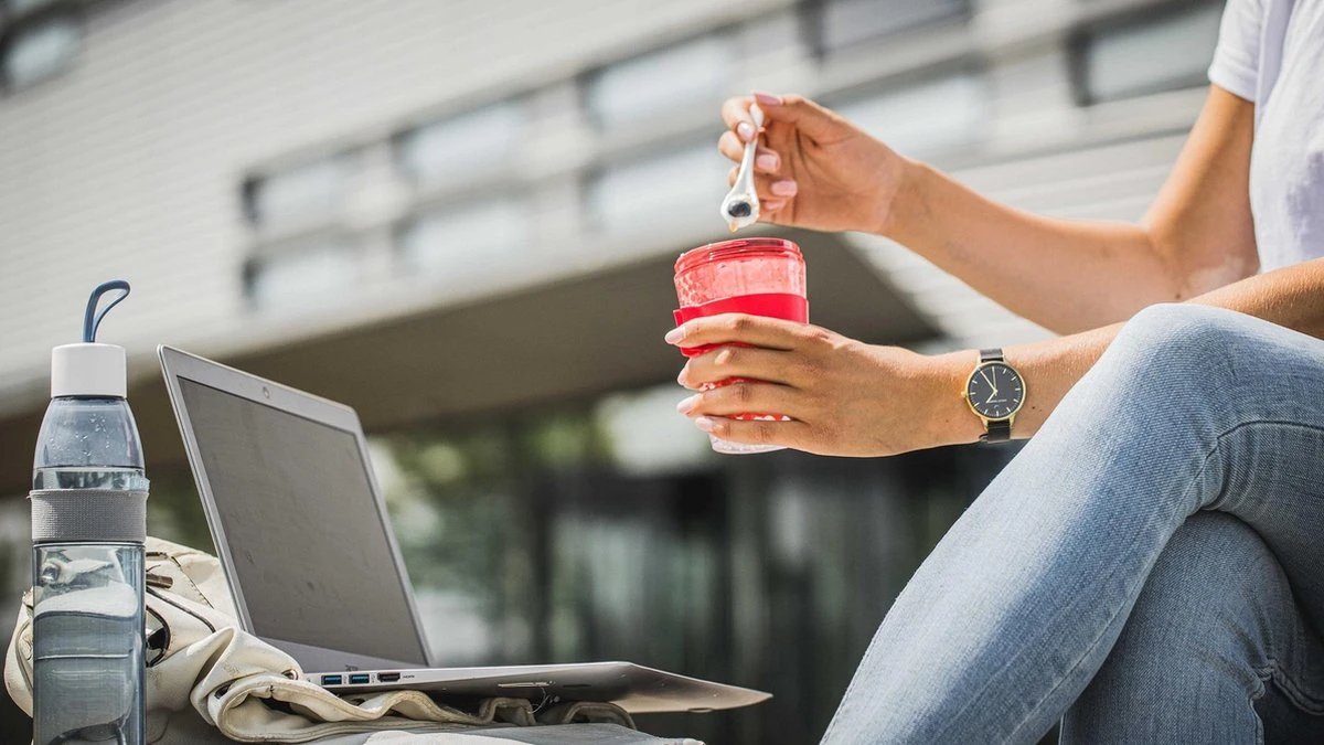 Sareva Muesli Beker - Met Lepel - Yoghurt 2 Go - Rood 6 Sareva Muesli Beker - Met Lepel - Yoghurt 2 Go - Rood - Afbeelding 6