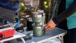 Stanley The Legendary Camp Mug 0,35L - Beker - Hammertone Green 26 Stanley The Legendary Camp Mug 0,35L - Beker - Hammertone Green -Serviesselectie Winkel 1200x675 14