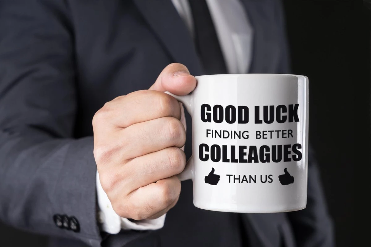 Good Luck Finding Better Colleagues Than Us Koffiemok / Theebeker - 300 Ml - Wit - Carriere Switch / VUT / Pensioen - Bedankt Cadeau Collega / Teamgenoot 2 Good Luck Finding Better Colleagues Than Us Koffiemok / Theebeker - 300 Ml - Wit - Carriere Switch / VUT / Pensioen - Bedankt Cadeau Collega / Teamgenoot - Afbeelding 2