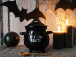 Something Different Soepkom Witches Broth Cauldron With Broom Spoon Zwart -Serviesselectie Winkel 1200x896 3