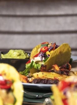 Krumble Taco Houder - Taco En Tortilla Houder Voor 4 Stuks - Serveerschalen - Koken & Tafelen - Kookgerei - Snack- & Tappasschalen - Metaal - Zilver -Serviesselectie Winkel 876x1200