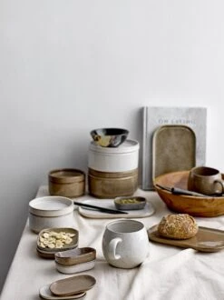 Bloomingville Addison Mokken - Aardewerk - Set Van 3 7 Bloomingville Addison Mokken - Aardewerk - Set Van 3 -Serviesselectie Winkel 899x1200 7